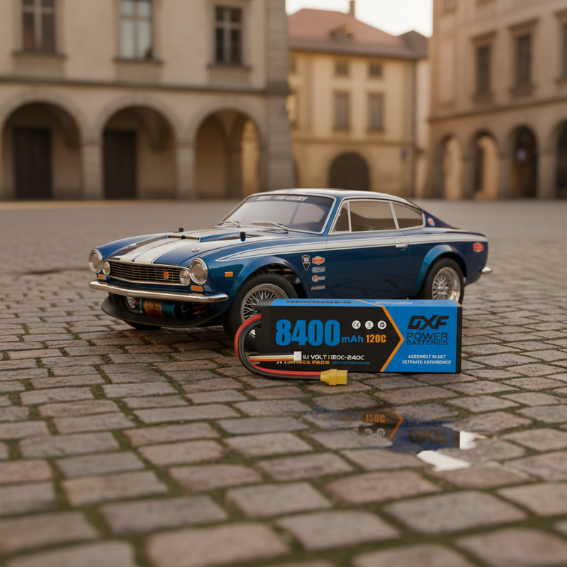 欧洲复古鹅卵石街道与房车